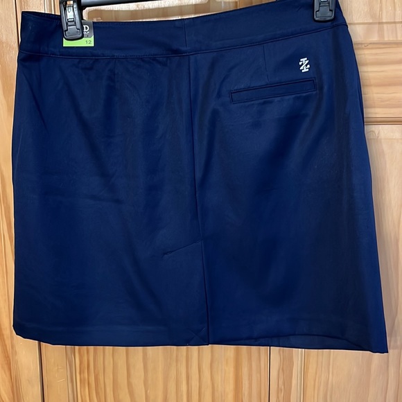 NWT Navy Izod Golf Skort. - Picture 5 of 5